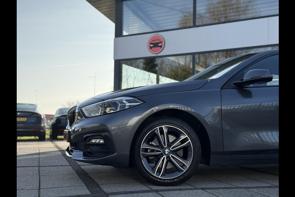 BMW 1-serie 116d Executive Edition | Live Cockpit | Sfeerverlichting | Apple Carplay |