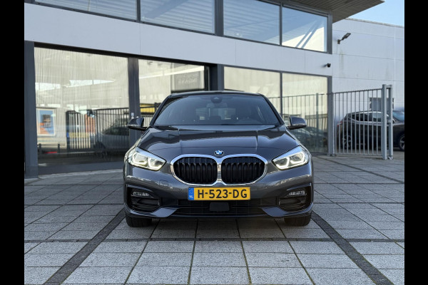 BMW 1-serie 116d Executive Edition | Live Cockpit | Sfeerverlichting | Apple Carplay |
