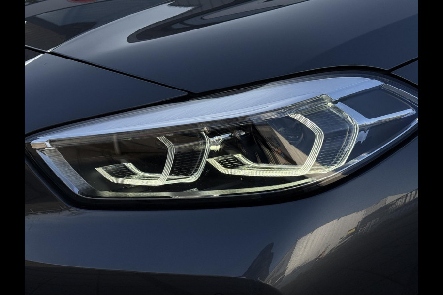 BMW 1-serie 116d Executive Edition | Live Cockpit | Sfeerverlichting | Apple Carplay |
