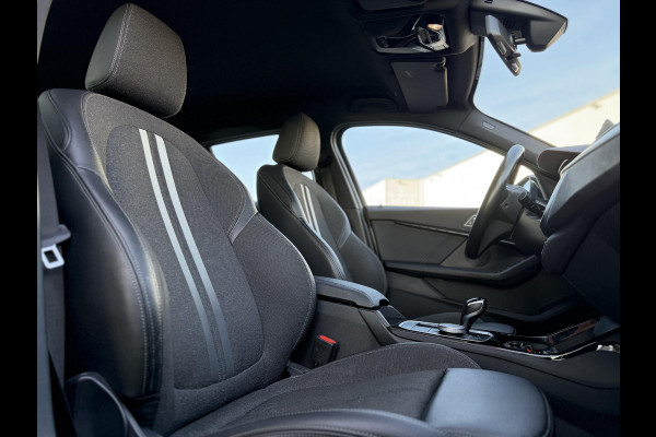BMW 1-serie 116d Executive Edition | Live Cockpit | Sfeerverlichting | Apple Carplay |