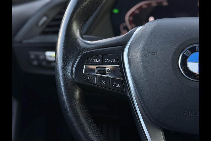 BMW 1-serie 116d Executive Edition | Live Cockpit | Sfeerverlichting | Apple Carplay |