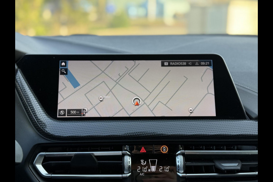 BMW 1-serie 116d Executive Edition | Live Cockpit | Sfeerverlichting | Apple Carplay |