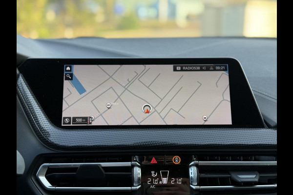 BMW 1-serie 116d Executive Edition | Live Cockpit | Sfeerverlichting | Apple Carplay |
