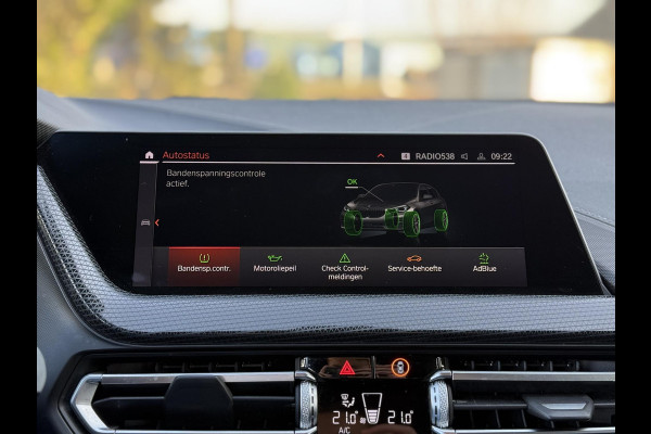 BMW 1-serie 116d Executive Edition | Live Cockpit | Sfeerverlichting | Apple Carplay |