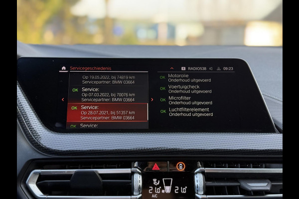 BMW 1-serie 116d Executive Edition | Live Cockpit | Sfeerverlichting | Apple Carplay |