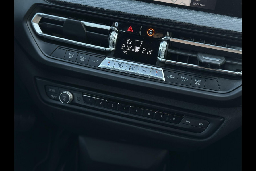 BMW 1-serie 116d Executive Edition | Live Cockpit | Sfeerverlichting | Apple Carplay |