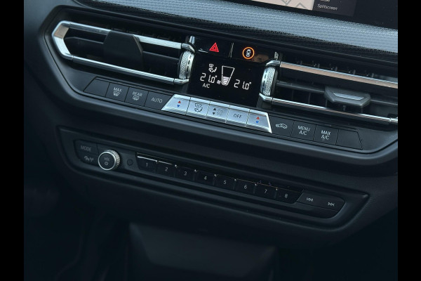 BMW 1-serie 116d Executive Edition | Live Cockpit | Sfeerverlichting | Apple Carplay |