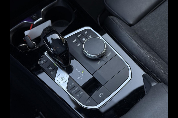 BMW 1-serie 116d Executive Edition | Live Cockpit | Sfeerverlichting | Apple Carplay |