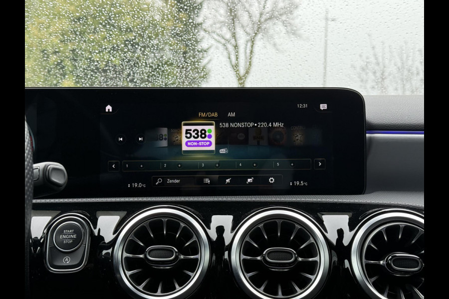 Mercedes-Benz A-Klasse 180 Aut. AMG Sport Sfeer Mood Light