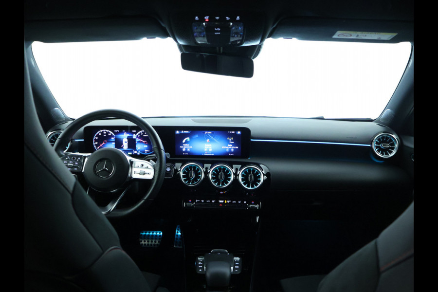 Mercedes-Benz A-Klasse 250 e AMG Plug-In Hybride | AMG Line | 19 AMG Velgen | Dosehoek Assist | Achteruitrijcamera | Inclusief 24 maanden MB Certified garantie voor Europa.