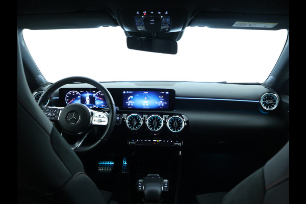 Mercedes-Benz A-Klasse 250 e AMG Plug-In Hybride | AMG Line | 19 AMG Velgen | Dosehoek Assist | Achteruitrijcamera | Inclusief 24 maanden MB Certified garantie voor Europa.