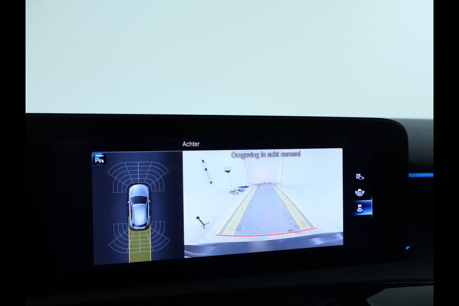 Mercedes-Benz A-Klasse 250 e AMG Plug-In Hybride | AMG Line | 19 AMG Velgen | Dosehoek Assist | Achteruitrijcamera | Inclusief 24 maanden MB Certified garantie voor Europa.