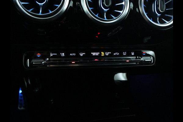 Mercedes-Benz A-Klasse 250 e AMG Plug-In Hybride | AMG Line | 19 AMG Velgen | Dosehoek Assist | Achteruitrijcamera | Inclusief 24 maanden MB Certified garantie voor Europa.