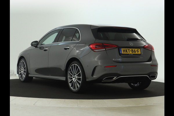 Mercedes-Benz A-Klasse 250 e AMG Plug-In Hybride | AMG Line | 19 AMG Velgen | Dosehoek Assist | Achteruitrijcamera | Inclusief 24 maanden MB Certified garantie voor Europa.