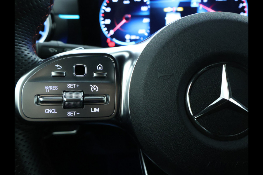 Mercedes-Benz A-Klasse 250 e AMG Plug-In Hybride | AMG Line | 19 AMG Velgen | Dosehoek Assist | Achteruitrijcamera | Inclusief 24 maanden MB Certified garantie voor Europa.