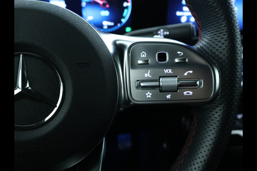 Mercedes-Benz A-Klasse 250 e AMG Plug-In Hybride | AMG Line | 19 AMG Velgen | Dosehoek Assist | Achteruitrijcamera | Inclusief 24 maanden MB Certified garantie voor Europa.