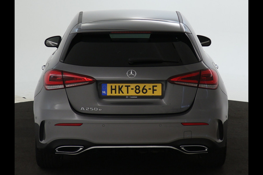 Mercedes-Benz A-Klasse 250 e AMG Plug-In Hybride | AMG Line | 19 AMG Velgen | Dosehoek Assist | Achteruitrijcamera | Inclusief 24 maanden MB Certified garantie voor Europa.