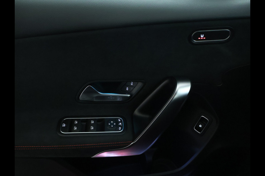 Mercedes-Benz A-Klasse 250 e AMG Plug-In Hybride | AMG Line | 19 AMG Velgen | Dosehoek Assist | Achteruitrijcamera | Inclusief 24 maanden MB Certified garantie voor Europa.