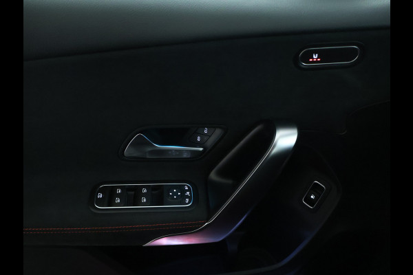Mercedes-Benz A-Klasse 250 e AMG Plug-In Hybride | AMG Line | 19 AMG Velgen | Dosehoek Assist | Achteruitrijcamera | Inclusief 24 maanden MB Certified garantie voor Europa.