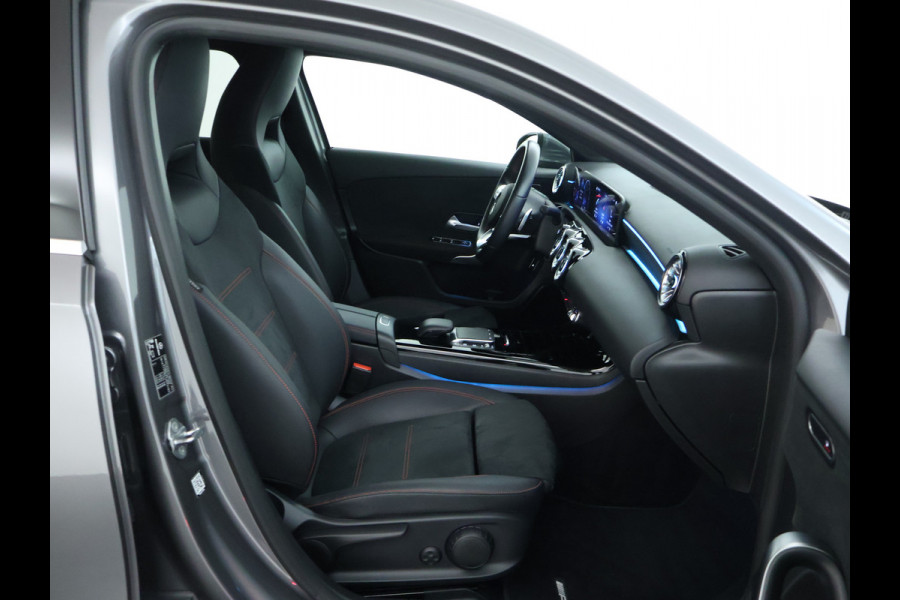 Mercedes-Benz A-Klasse 250 e AMG Plug-In Hybride | AMG Line | 19 AMG Velgen | Dosehoek Assist | Achteruitrijcamera | Inclusief 24 maanden MB Certified garantie voor Europa.