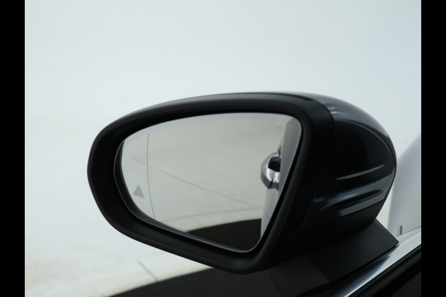 Mercedes-Benz A-Klasse 250 e AMG Plug-In Hybride | AMG Line | 19 AMG Velgen | Dosehoek Assist | Achteruitrijcamera | Inclusief 24 maanden MB Certified garantie voor Europa.