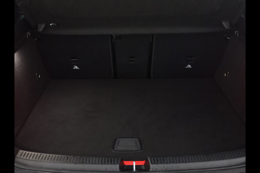 Mercedes-Benz A-Klasse 250 e AMG Plug-In Hybride | AMG Line | 19 AMG Velgen | Dosehoek Assist | Achteruitrijcamera | Inclusief 24 maanden MB Certified garantie voor Europa.