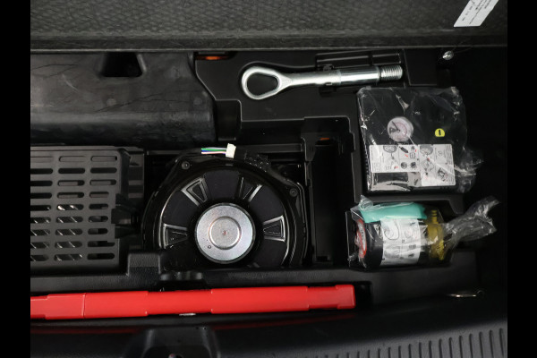 Mercedes-Benz A-Klasse 250 e AMG Plug-In Hybride | AMG Line | 19 AMG Velgen | Dosehoek Assist | Achteruitrijcamera | Inclusief 24 maanden MB Certified garantie voor Europa.