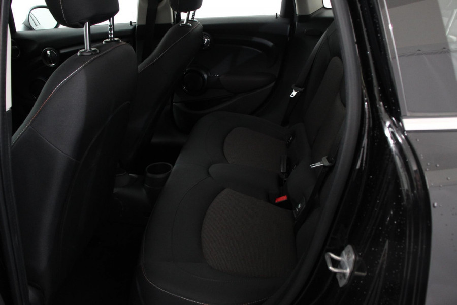 MINI Cooper 1.5 Automaat 5 drs Navigatie Cruise control Bluetooth Lichmetalen velgen Climate Control