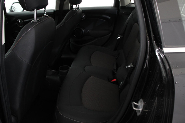 MINI Cooper 1.5 Automaat 5 drs Navigatie Cruise control Bluetooth Lichmetalen velgen Climate Control