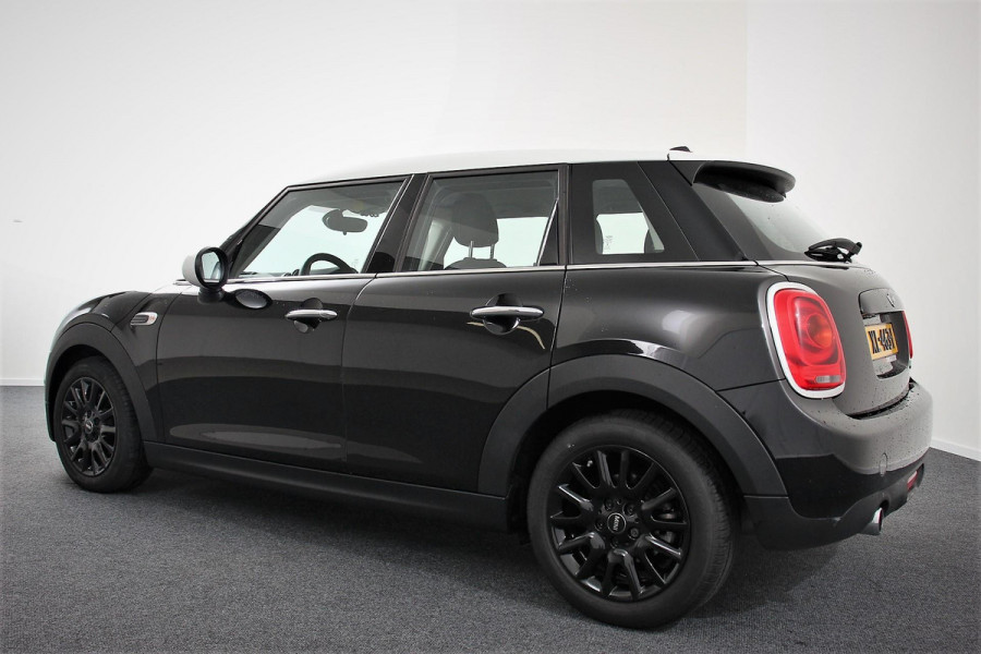 MINI Cooper 1.5 Automaat 5 drs Navigatie Cruise control Bluetooth Lichmetalen velgen Climate Control