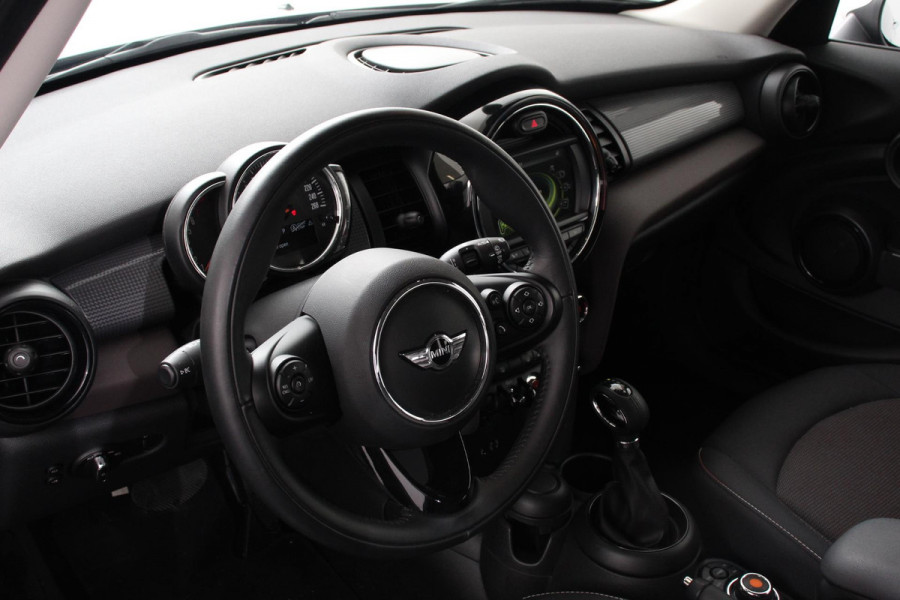 MINI Cooper 1.5 Automaat 5 drs Navigatie Cruise control Bluetooth Lichmetalen velgen Climate Control