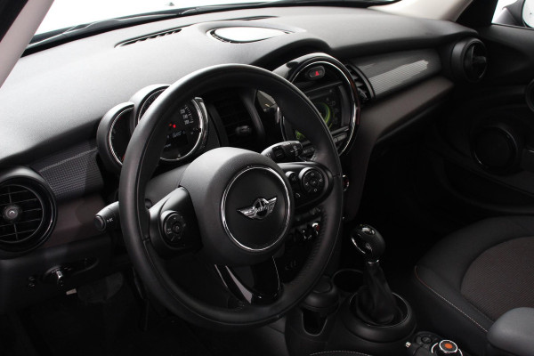 MINI Cooper 1.5 Automaat 5 drs Navigatie Cruise control Bluetooth Lichmetalen velgen Climate Control