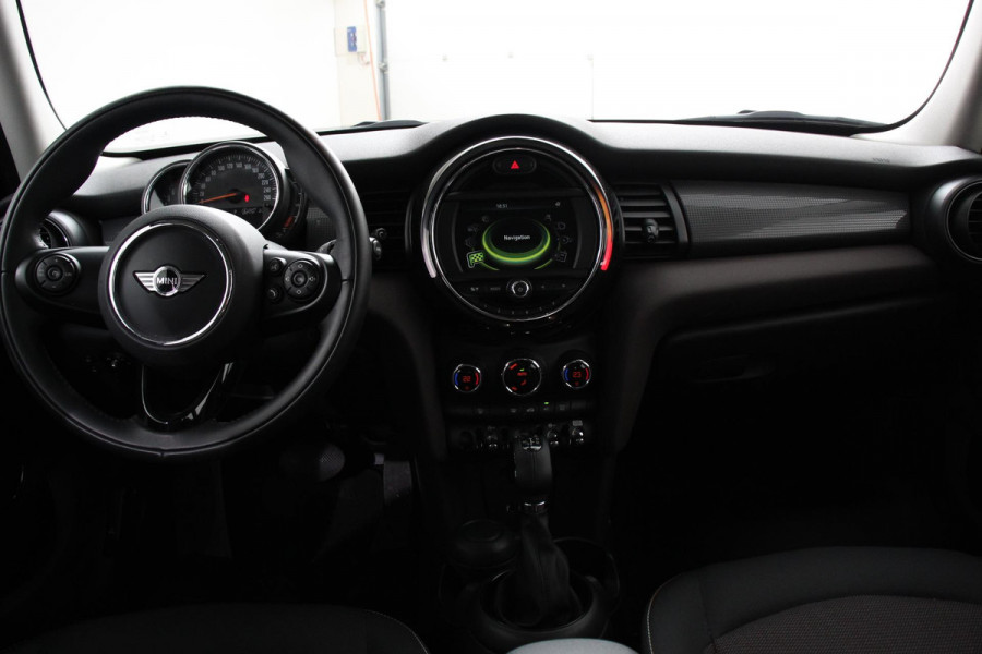 MINI Cooper 1.5 Automaat 5 drs Navigatie Cruise control Bluetooth Lichmetalen velgen Climate Control