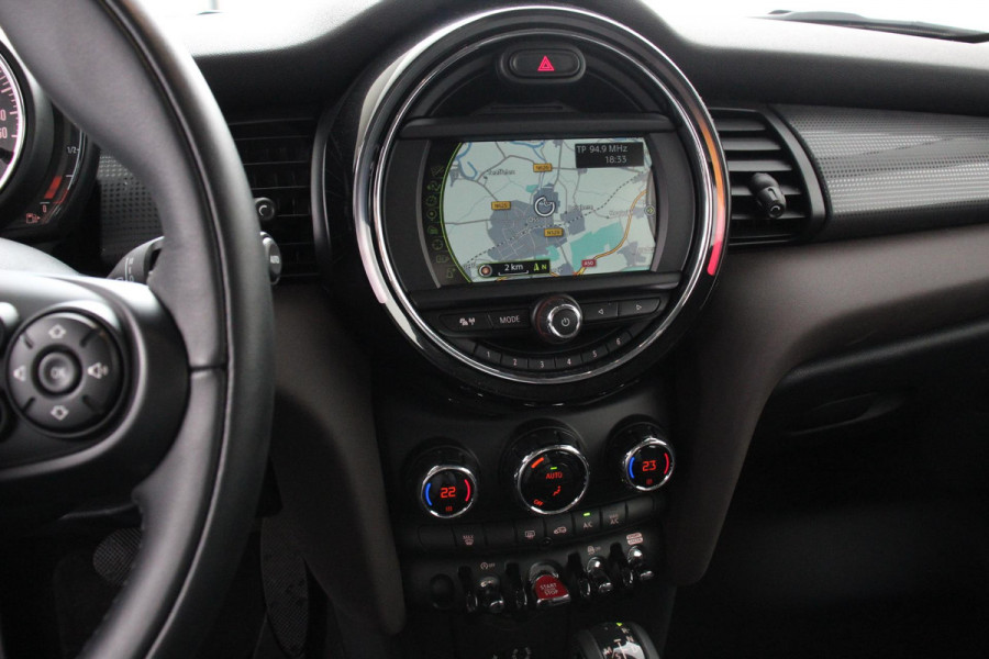 MINI Cooper 1.5 Automaat 5 drs Navigatie Cruise control Bluetooth Lichmetalen velgen Climate Control