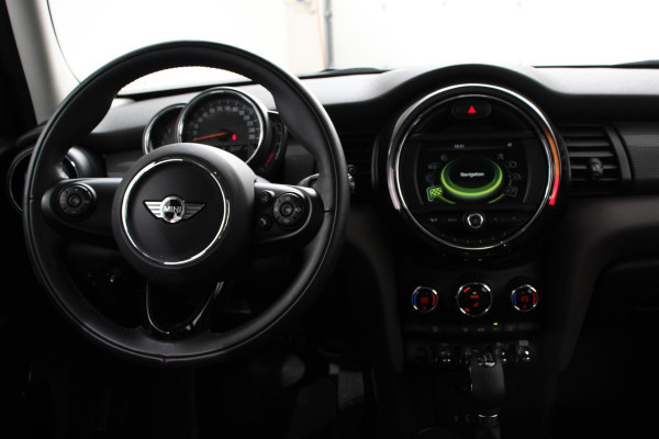 MINI Cooper 1.5 Automaat 5 drs Navigatie Cruise control Bluetooth Lichmetalen velgen Climate Control