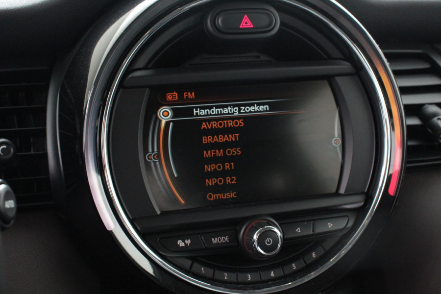 MINI Cooper 1.5 Automaat 5 drs Navigatie Cruise control Bluetooth Lichmetalen velgen Climate Control