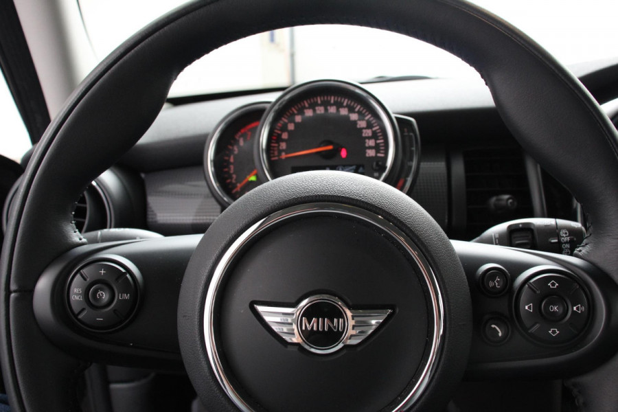 MINI Cooper 1.5 Automaat 5 drs Navigatie Cruise control Bluetooth Lichmetalen velgen Climate Control