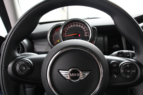 MINI Cooper 1.5 Automaat 5 drs Navigatie Cruise control Bluetooth Lichmetalen velgen Climate Control