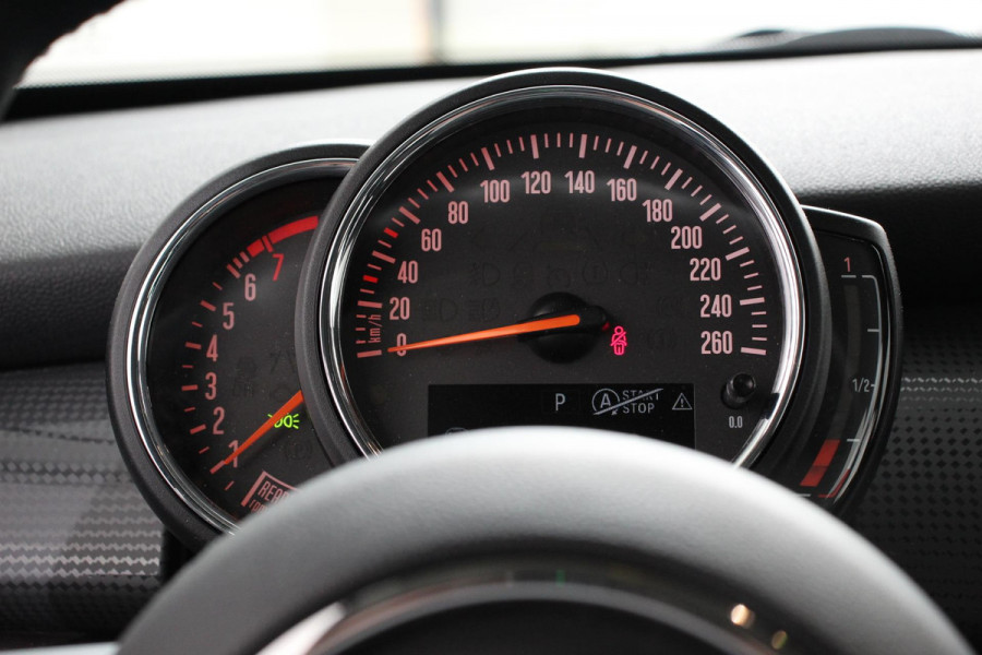 MINI Cooper 1.5 Automaat 5 drs Navigatie Cruise control Bluetooth Lichmetalen velgen Climate Control