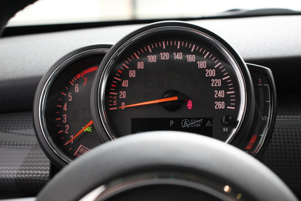 MINI Cooper 1.5 Automaat 5 drs Navigatie Cruise control Bluetooth Lichmetalen velgen Climate Control