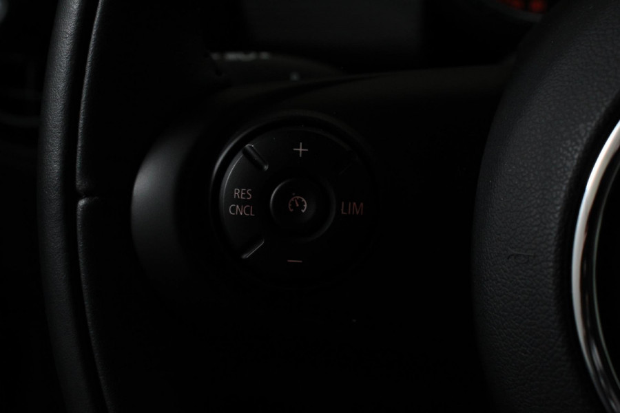 MINI Cooper 1.5 Automaat 5 drs Navigatie Cruise control Bluetooth Lichmetalen velgen Climate Control