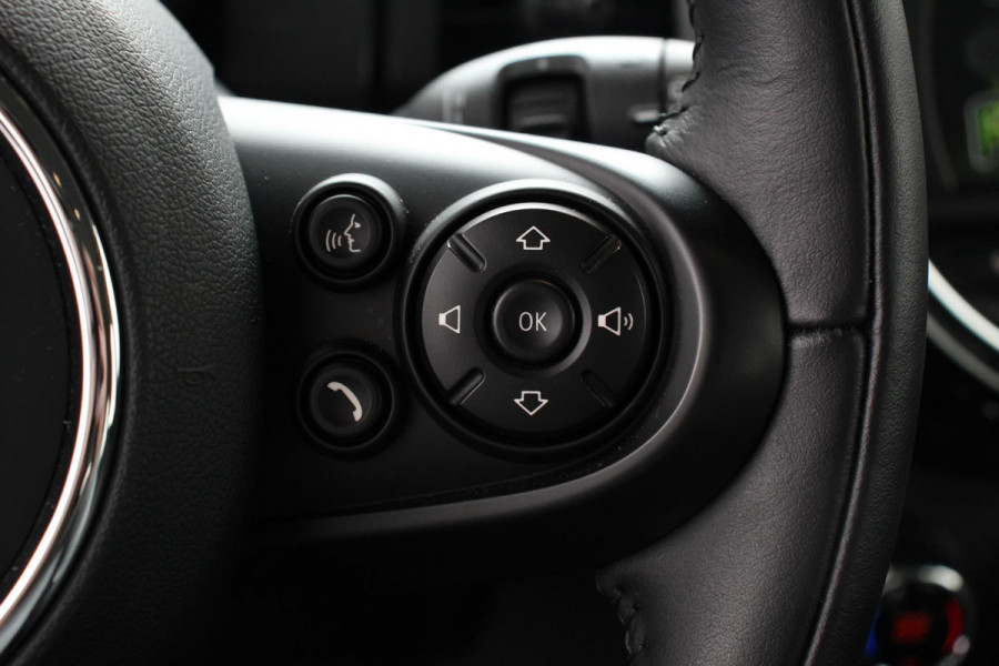 MINI Cooper 1.5 Automaat 5 drs Navigatie Cruise control Bluetooth Lichmetalen velgen Climate Control