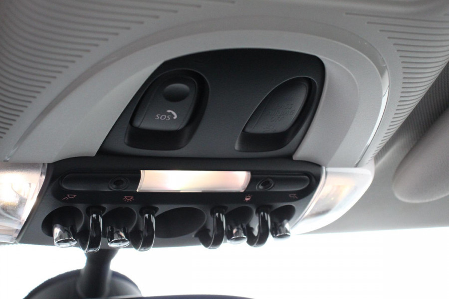 MINI Cooper 1.5 Automaat 5 drs Navigatie Cruise control Bluetooth Lichmetalen velgen Climate Control