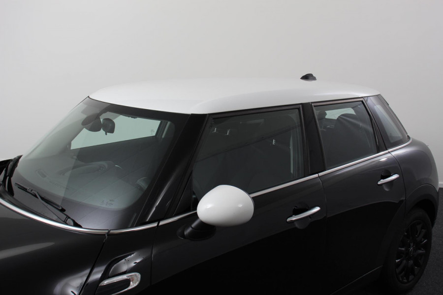 MINI Cooper 1.5 Automaat 5 drs Navigatie Cruise control Bluetooth Lichmetalen velgen Climate Control