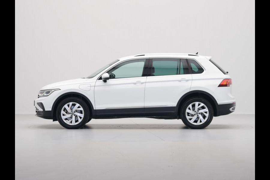 Volkswagen Tiguan 1.4 TSI 245pk eHybrid Elegance Navigatie Camera Matrix Led Stoelverwarming 230