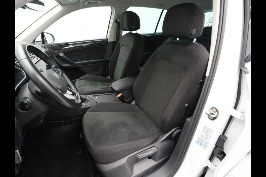 Volkswagen Tiguan 1.4 TSI 245pk eHybrid Elegance Navigatie Camera Matrix Led Stoelverwarming 230
