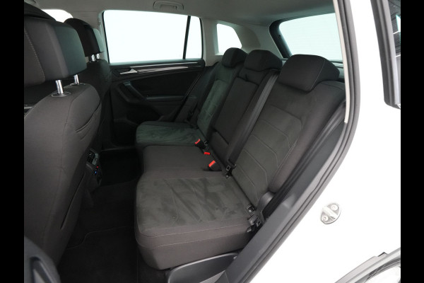 Volkswagen Tiguan 1.4 TSI 245pk eHybrid Elegance Navigatie Camera Matrix Led Stoelverwarming 230