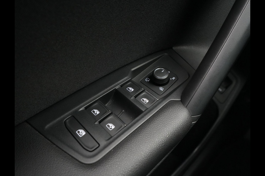 Volkswagen Tiguan 1.4 TSI 245pk eHybrid Elegance Navigatie Camera Matrix Led Stoelverwarming 230