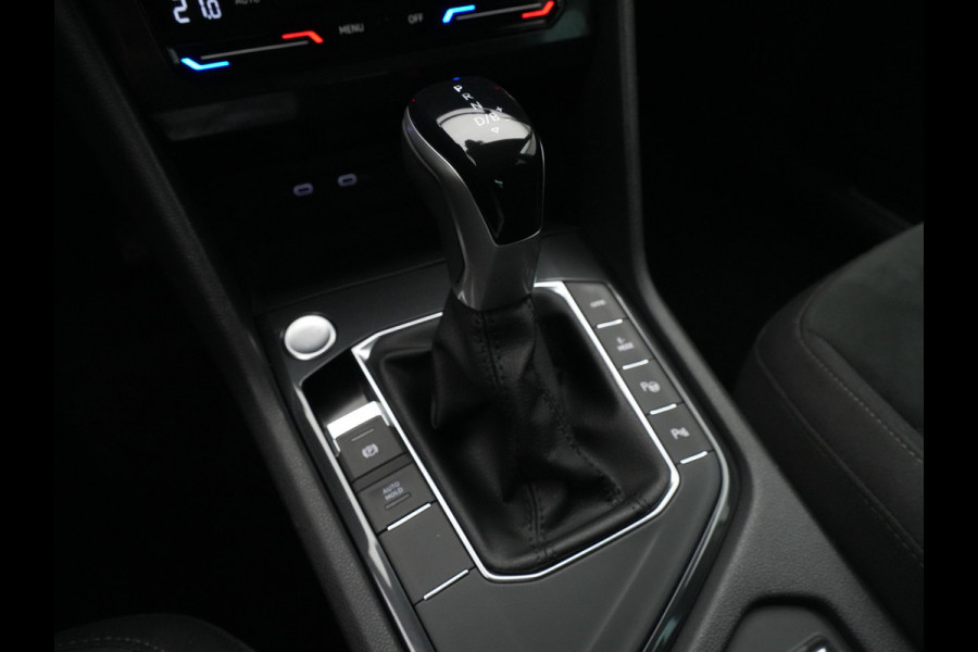 Volkswagen Tiguan 1.4 TSI 245pk eHybrid Elegance Navigatie Camera Matrix Led Stoelverwarming 230