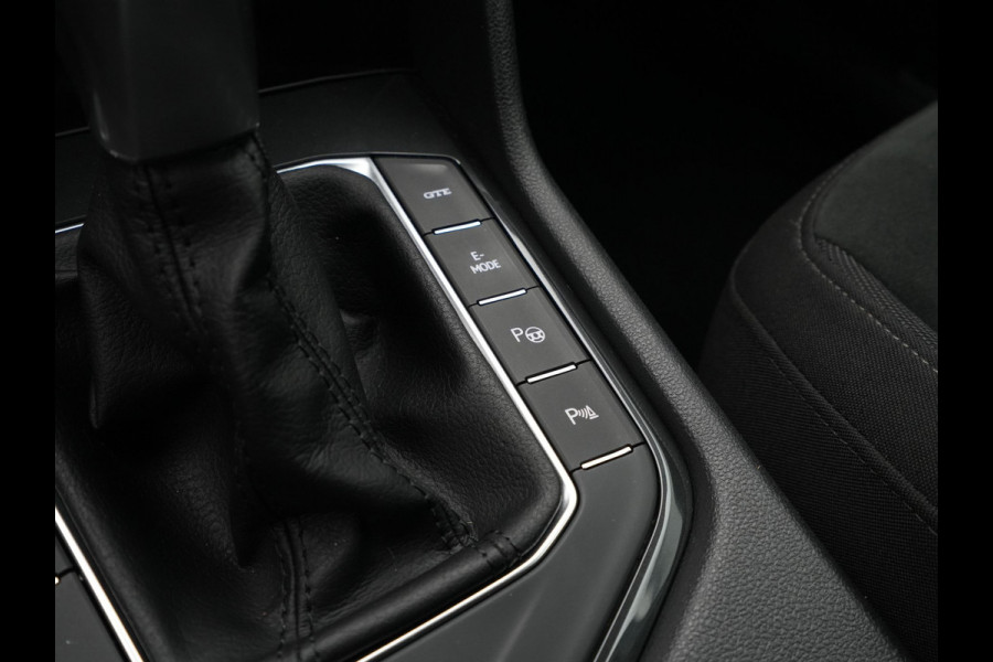 Volkswagen Tiguan 1.4 TSI 245pk eHybrid Elegance Navigatie Camera Matrix Led Stoelverwarming 230